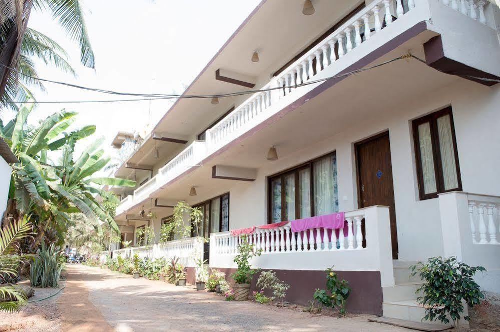 Sea View Resort Morjim Exterior foto